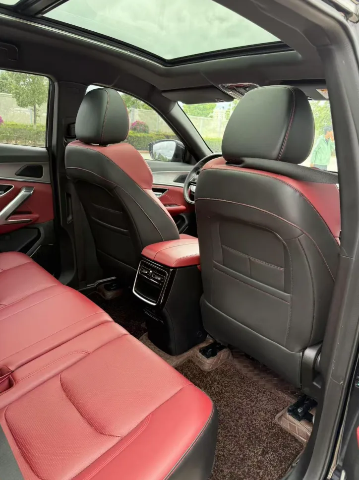 Jetour X70 Plus 2023 d'occasion — photo 2 — showroom Dakar